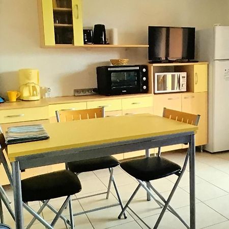 Appart De Vacances Saint-Pierre-la-Mer  Экстерьер фото